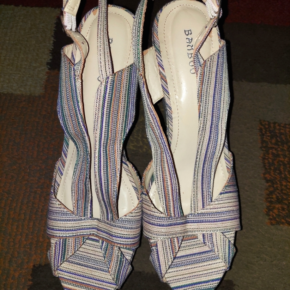 Beautiful wedge heel with soft colors